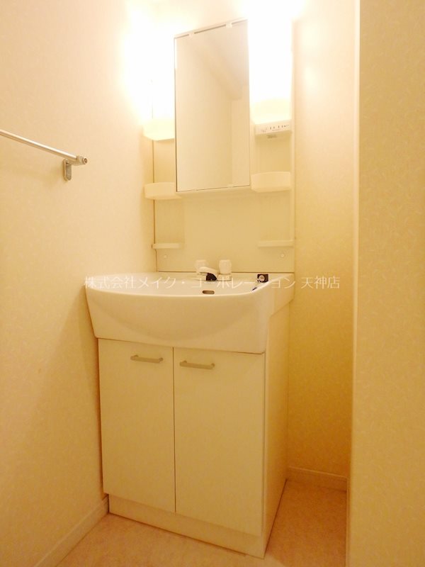洗面設備　※入居中の為別部屋写真使用現状優先