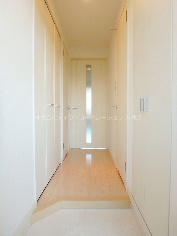 玄関　※入居中の為別部屋写真使用現状優先