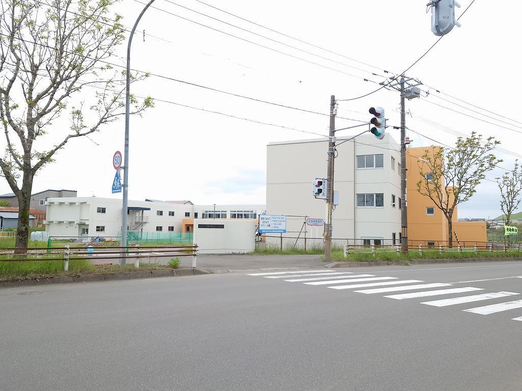 小学校　興津小学校（小学校）まで1300m