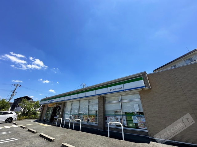 コンビニ　ファミリーマート東くみの木一丁目店（コンビニ）まで662m