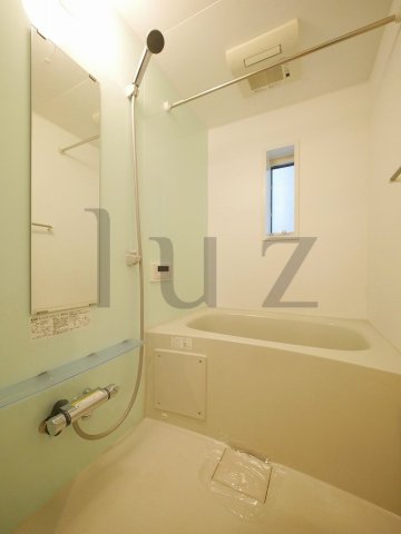 バス・シャワールーム　追い焚き完備のバスルーム！