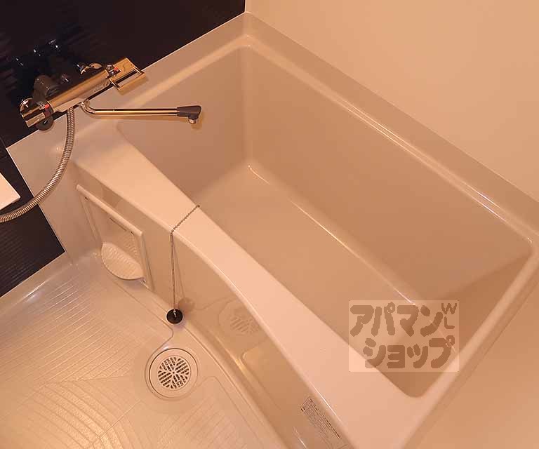 バス・シャワールーム　１０５号室の室内写真です