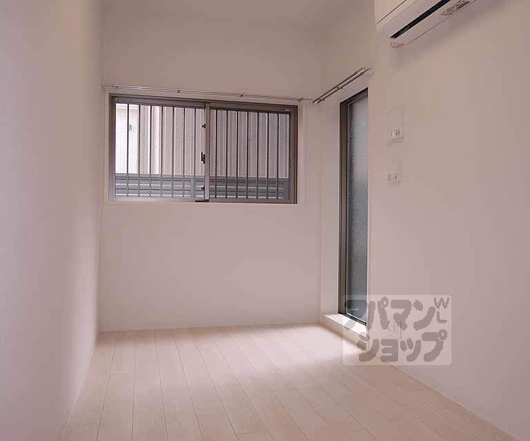 居室・リビング　１０５号室の室内写真です