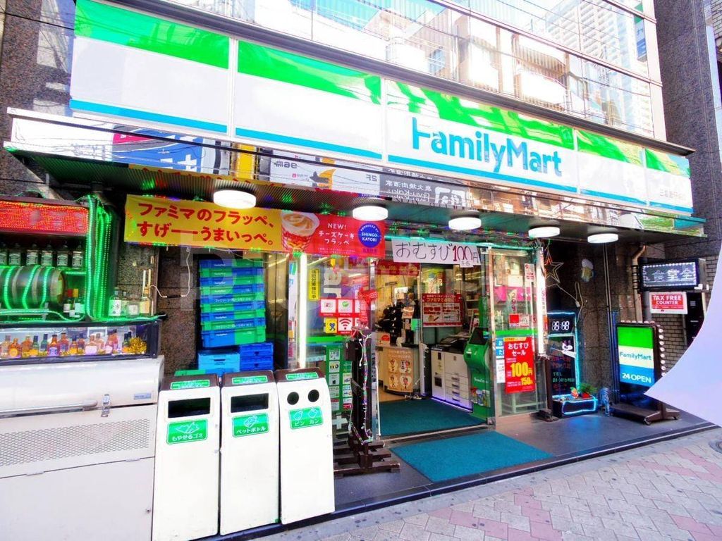 コンビニ　ファミリーマート　日暮里駅前店（コンビニ）まで120m