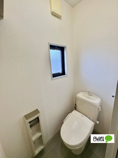 トイレ　※写真は別のお部屋です。