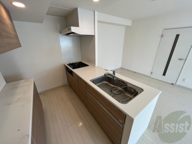 キッチン　システムキッチン完備で３口ついているので料理もできます！