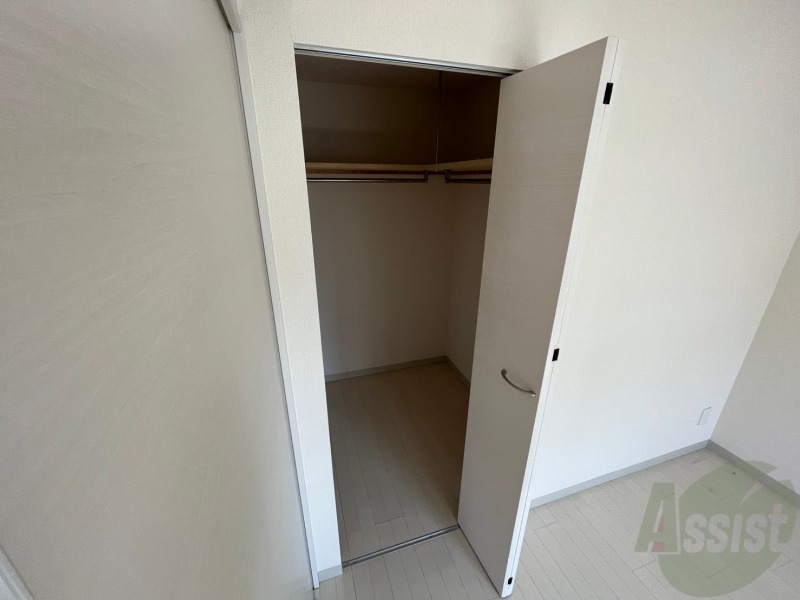 収納　寝室の収納です。部屋がすっきり片付きます。