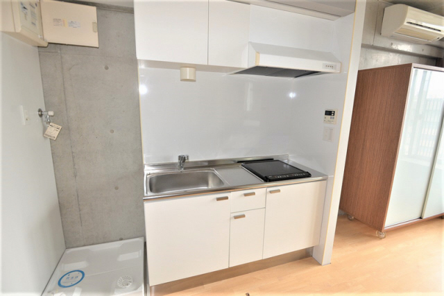 キッチン　コンパクトなキッチンで掃除もラクラク