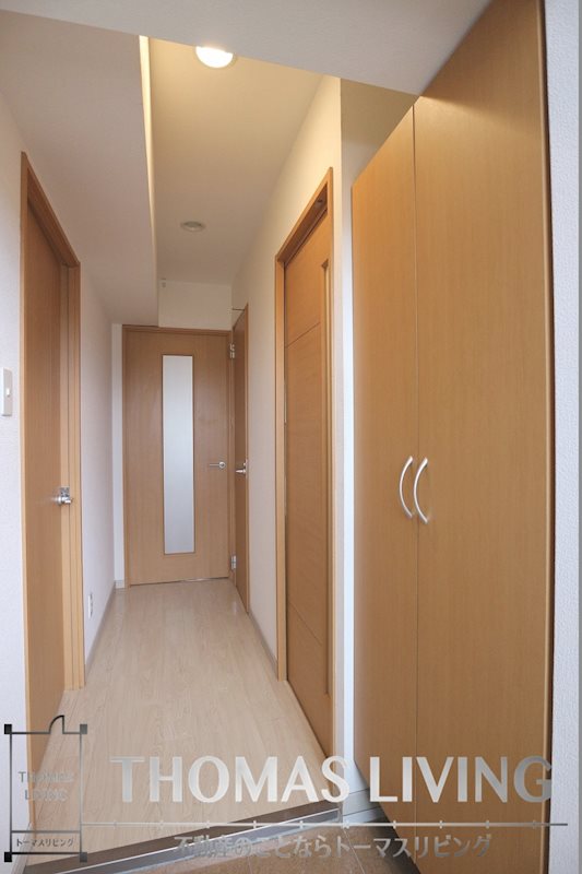 玄関　玄関収納が備わっています。