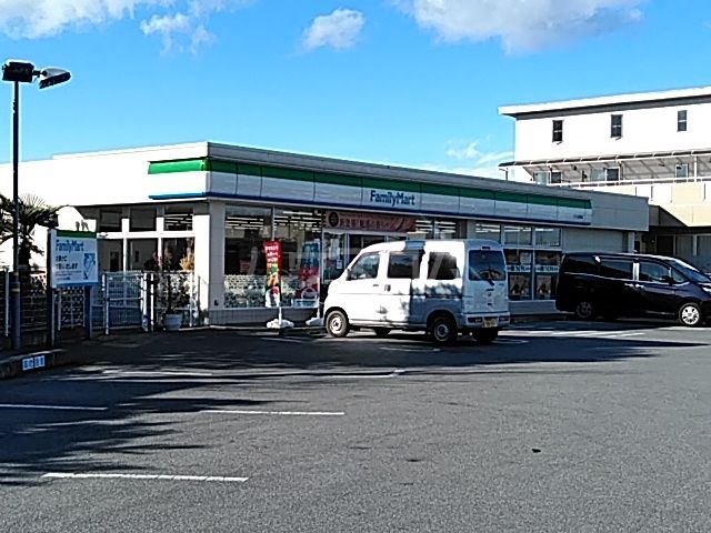 コンビニ　ファミリーマート さくら馬場店（コンビニ）まで1081m