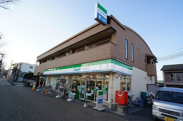コンビニ　ファミリーマート原田二丁目店（コンビニ）まで229m