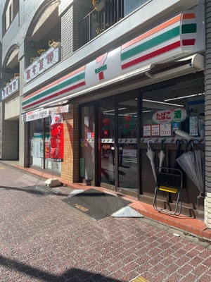 コンビニ　セブンイレブン 南麻布店（コンビニ）まで129m