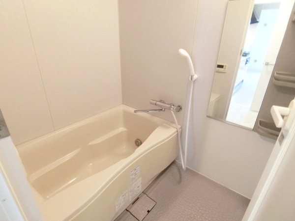 バス・シャワールーム　追い焚き機能つき！