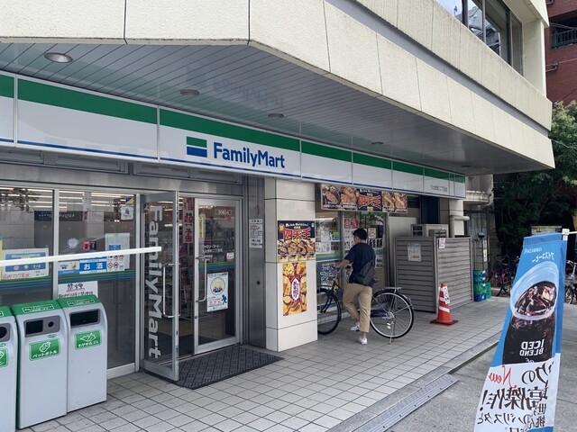 コンビニ　ファミリーマート 久太郎町二丁目店（コンビニ）まで358m