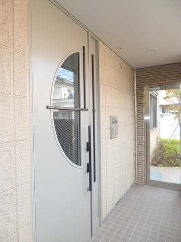 エントランス　★オートロック付きのエントランス★