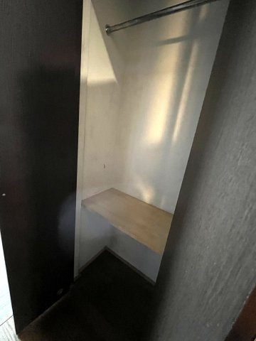 収納　洋室前収納