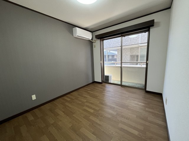 居室・リビング　洋室　アクセントクロス　エアコン