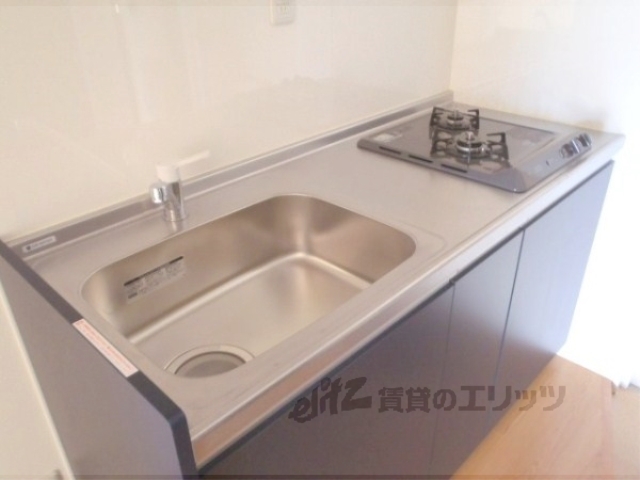 キッチン　システムキッチンで料理もしやすいです。