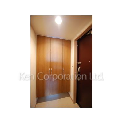 玄関　同タイプ3階のお部屋を撮影。仕様が異なることがあります。