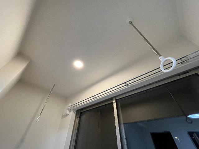 その他設備　室内物干（イメージ）