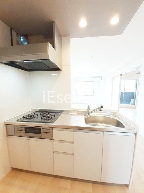 キッチン　お料理好きには嬉しい3口のシステムキッチン