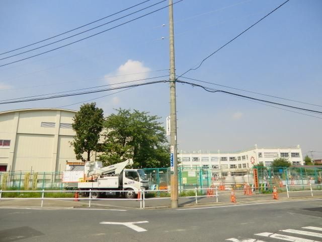 小学校　伊興小学校（小学校）まで300m