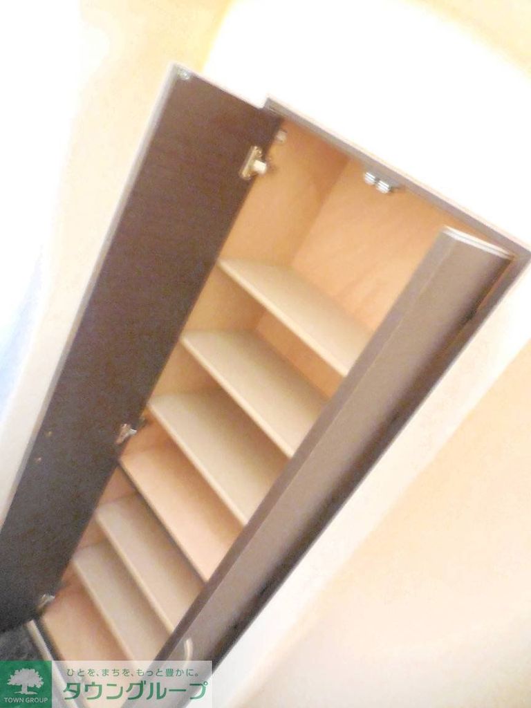 玄関　大容量の靴箱は高さを自由に調節可能です♪