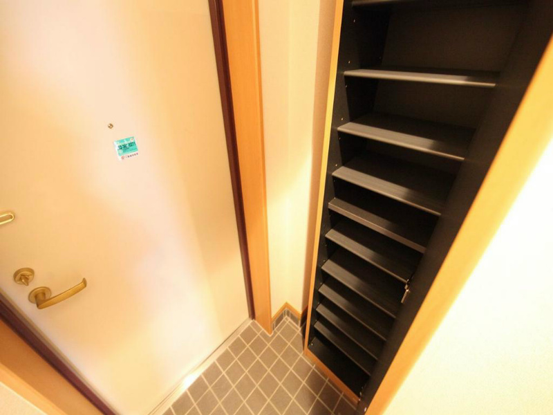 玄関　玄関　シューズボックス付（収納充実してます）