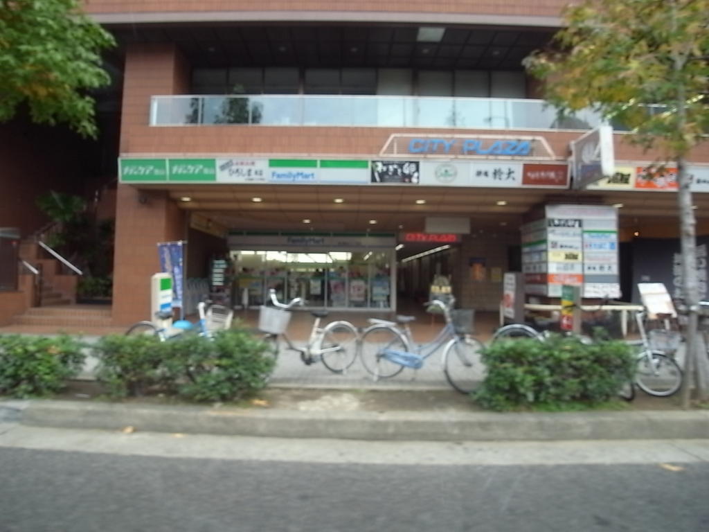 コンビニ　ファミリーマート名古屋金山二丁目店 (コンビニ)（コンビニ）まで73m