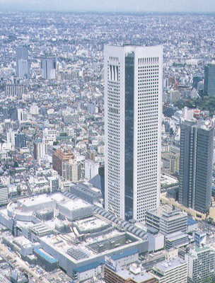 ショッピングセンター　東京オペラシティビル東京オペラシティタワー（ショッピングセンター）まで335m