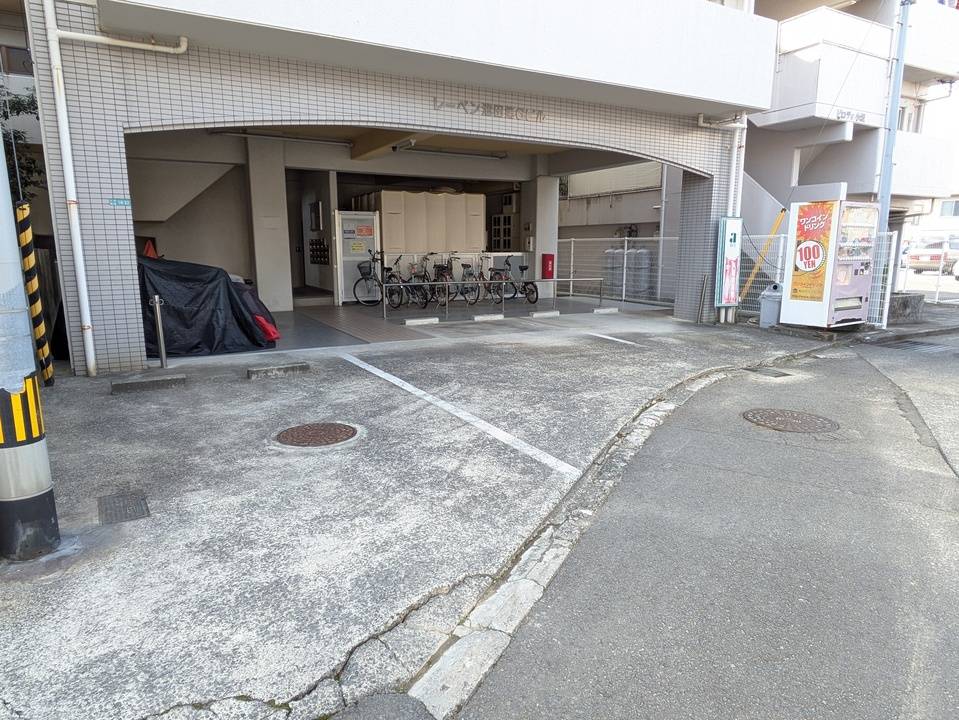 駐車場　駐車場