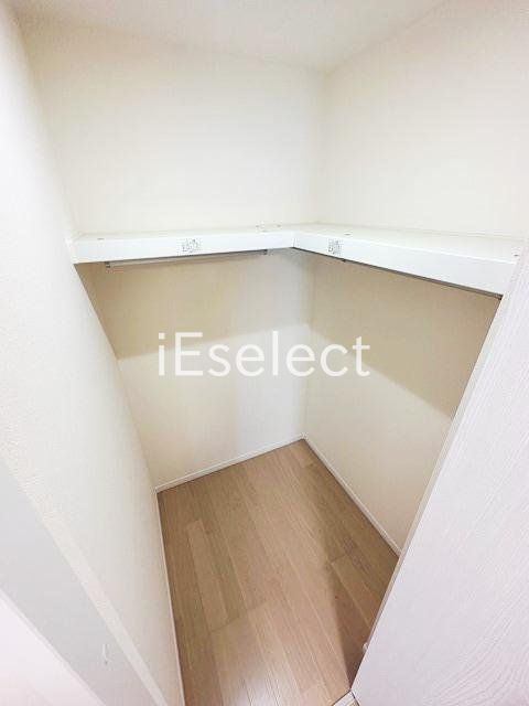 収納　奥行きのあるウォークインクローゼット