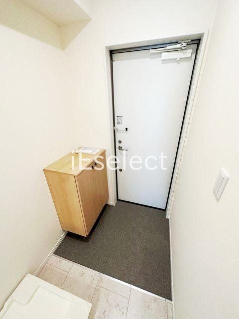 玄関　玄関にはシューズボックスがあります