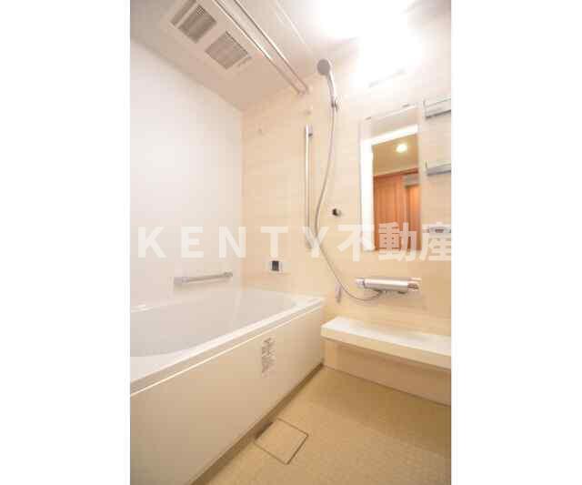 バス・シャワールーム　落ち着いた空間のお風呂です