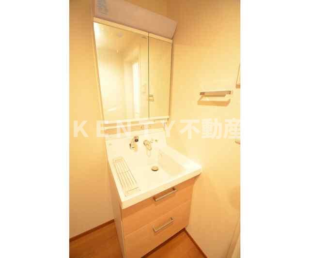 洗面設備　ゆったりとスペースのある洗面所