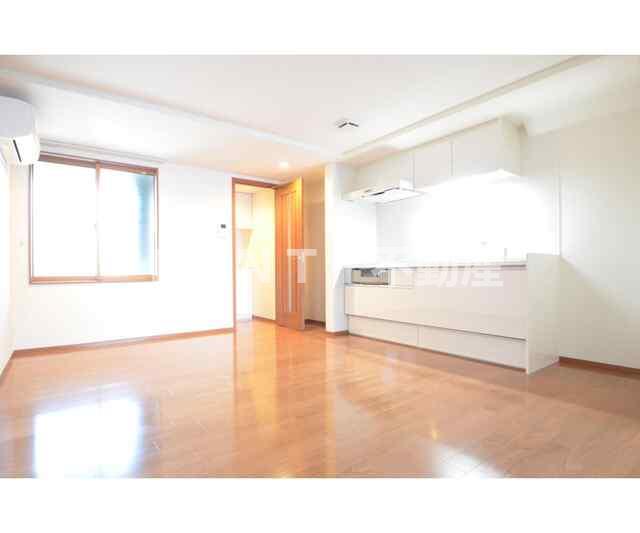 居室・リビング　こちらの居間で趣味の時間をお楽しみください