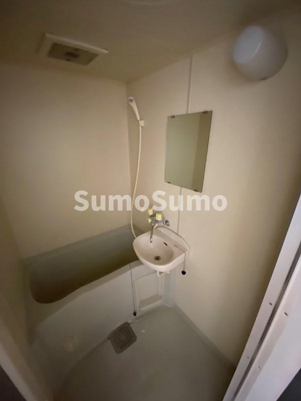 バス・シャワールーム　落ち着いた空間のお風呂です