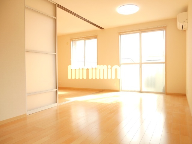 居室・リビング　別号室反転写真