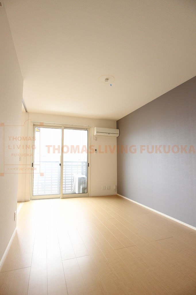 居室・リビング　家具を配置しやすいリビングです。