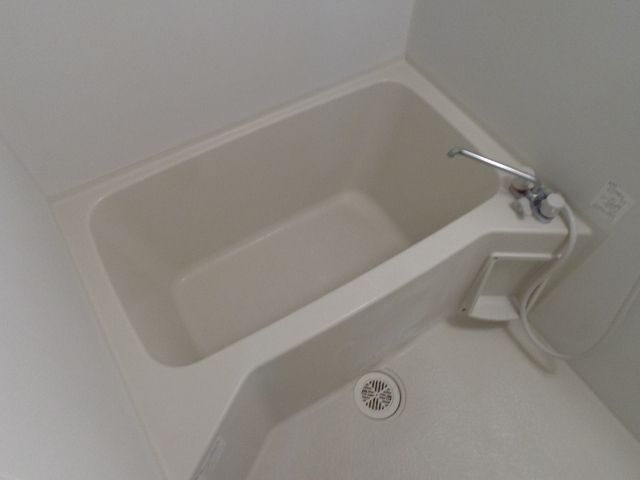 バス・シャワールーム　清潔感のあるお風呂