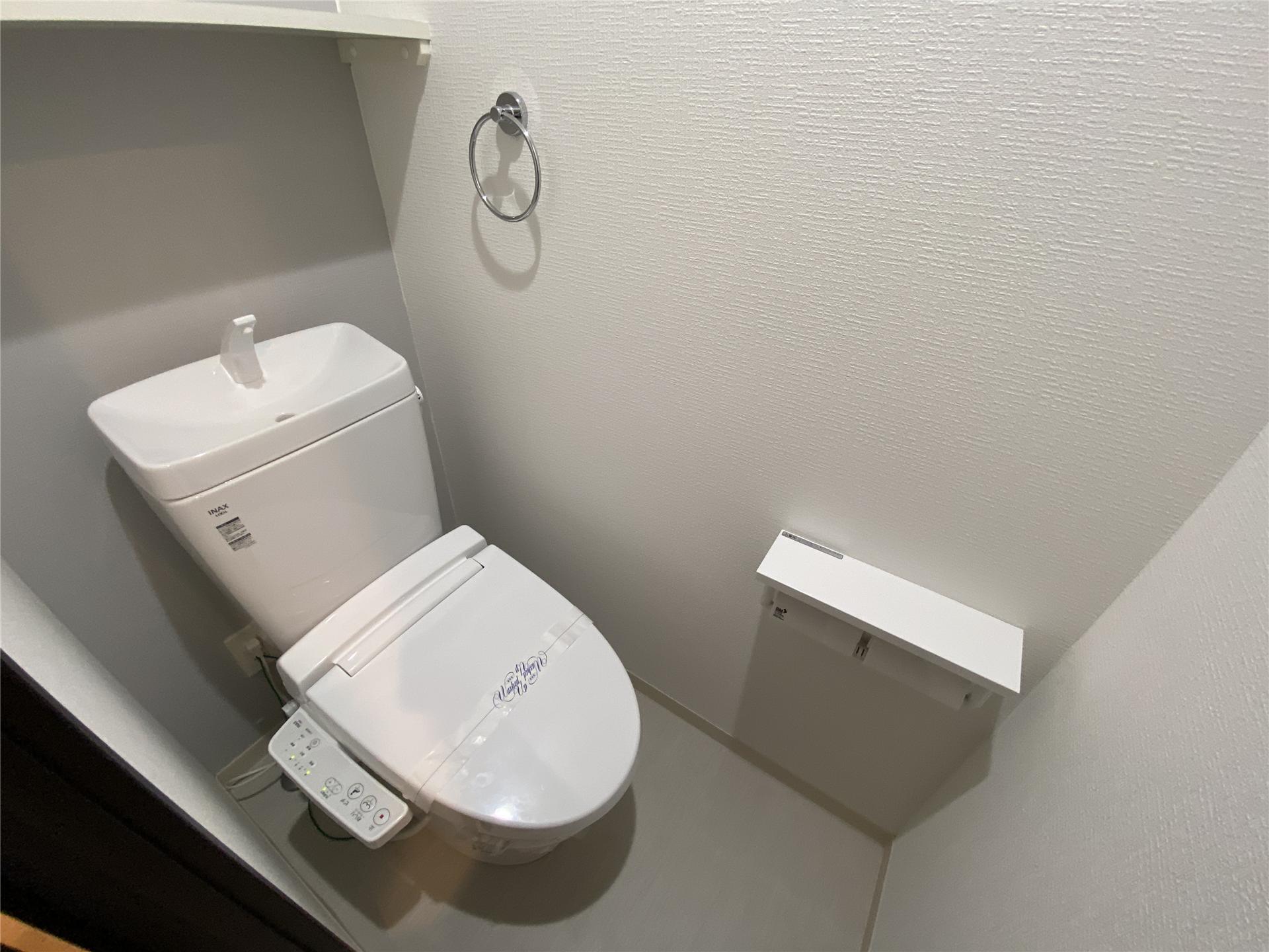 トイレ　温水洗浄便座付きのトイレです