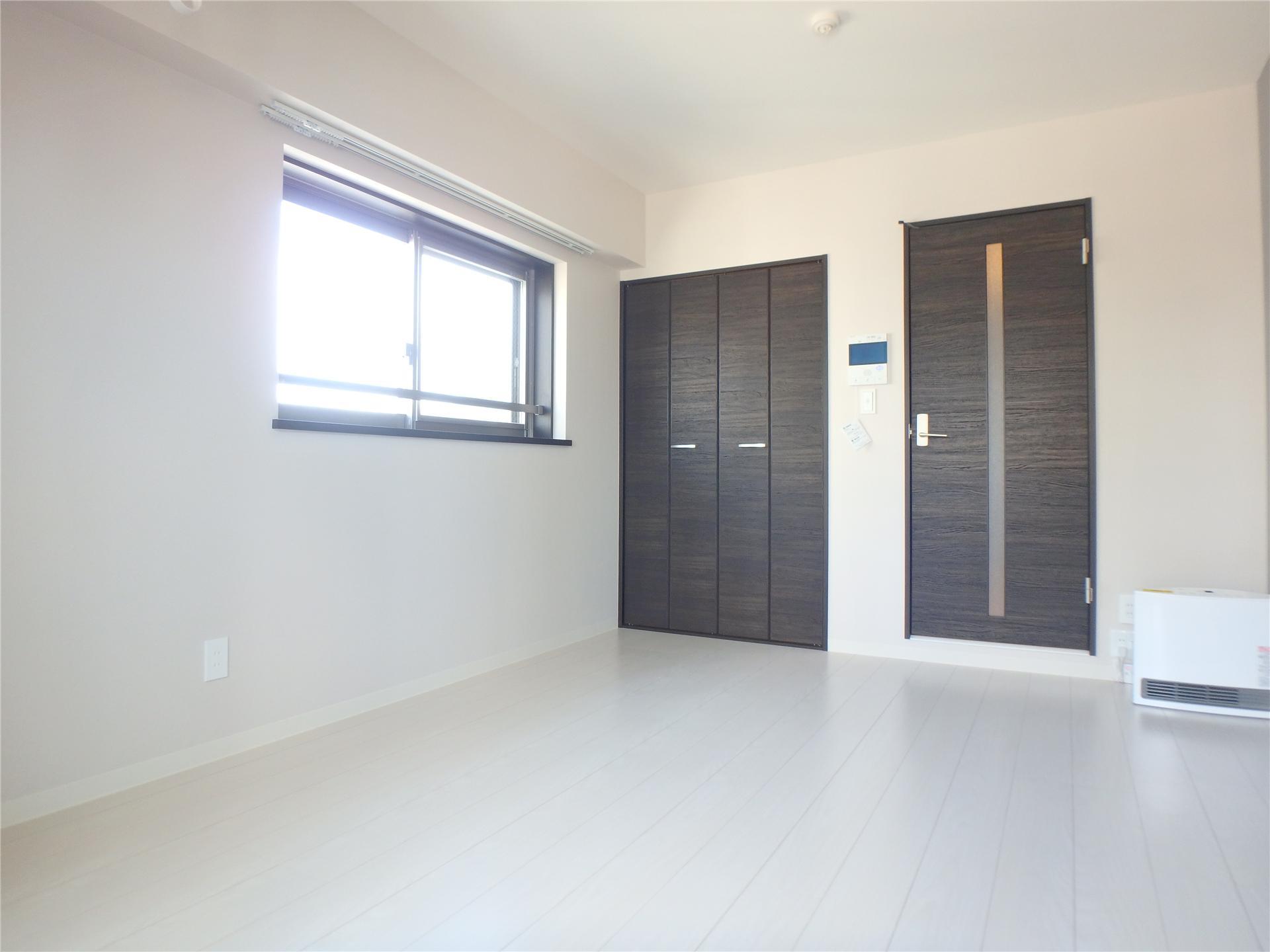 居室・リビング　2面採光で明るい日差しが差し込むお部屋です