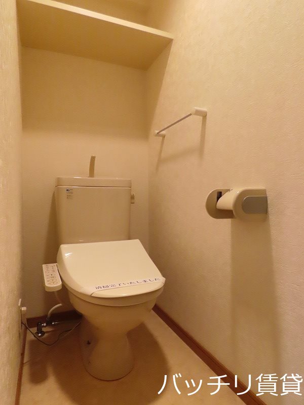 トイレ　画像は別号室写真の為、現状を優先いたします。（温水洗浄便座で