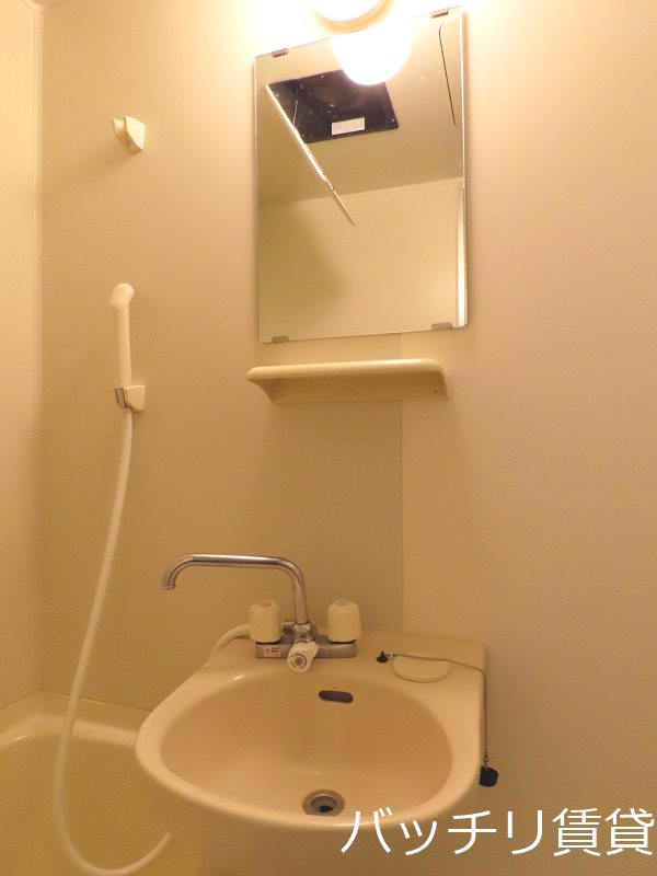 洗面設備　画像は別号室写真の為、現状を優先いたします