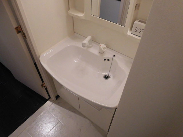 洗面設備　独立洗面所も設置されています