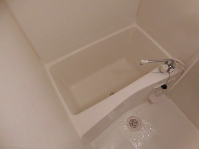 バス・シャワールーム　バストイレ別々なのでゆぶねにゆっくり浸かれますね