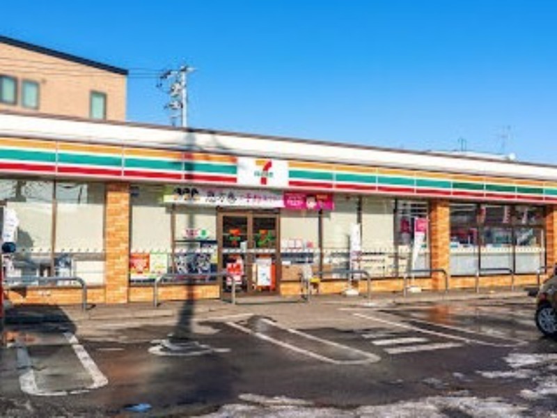 コンビニ　セブンイレブン札幌北15条東店（コンビニ）まで53m