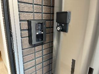 セキュリティ　カメラ付インターホン（イメージ）