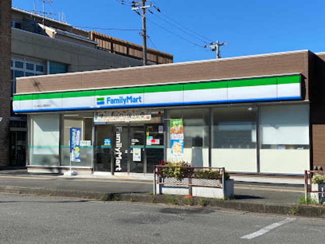 コンビニ　ファミリーマート平山城址公園駅前店（コンビニ）まで928m