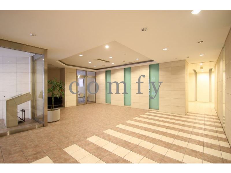 ロビー　広々としたエントランスホール